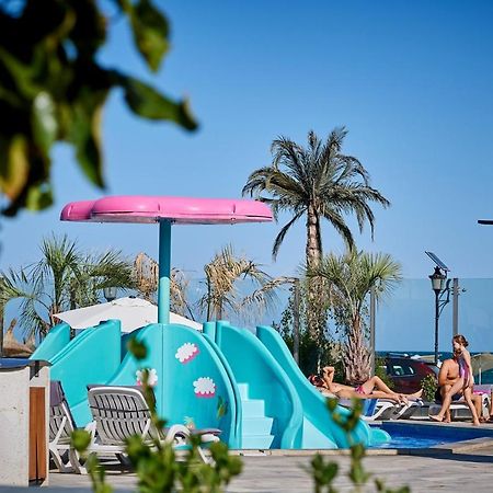 Sea Love Apt Spa N Pools Beach Resort Năvodari Eksteriør billede